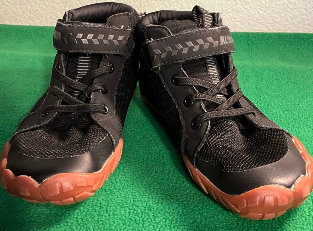KUBUA Barefoot Shoes – Kids Unisex – EU 33 US 2 Black Hook & Loop